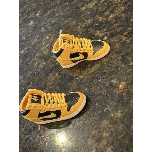 Nike 2024 Wu-Tang Clan High Top Dunk Mini Action Figure Size Sneakers Rare - Picture 1 of 6